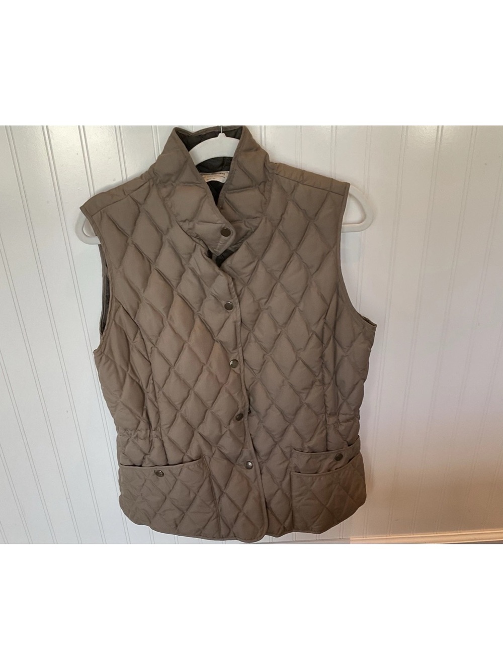 Eddie Bauer Quilted Sleeveless Vest in Taupe Brown